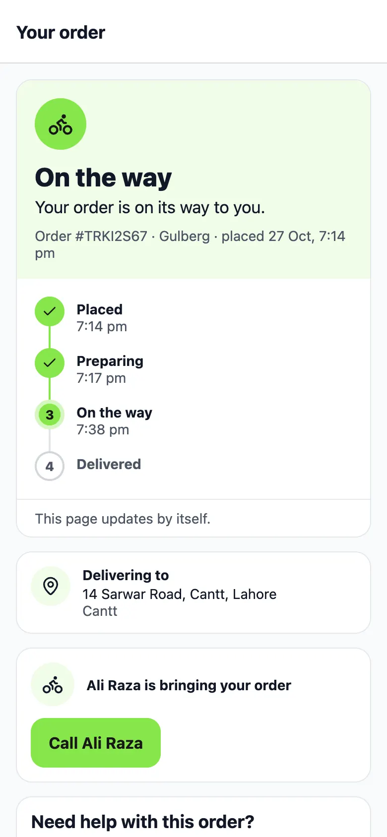 The customer app's order screen: on the way, the steps with their times, the delivery address and the rider with a call button.